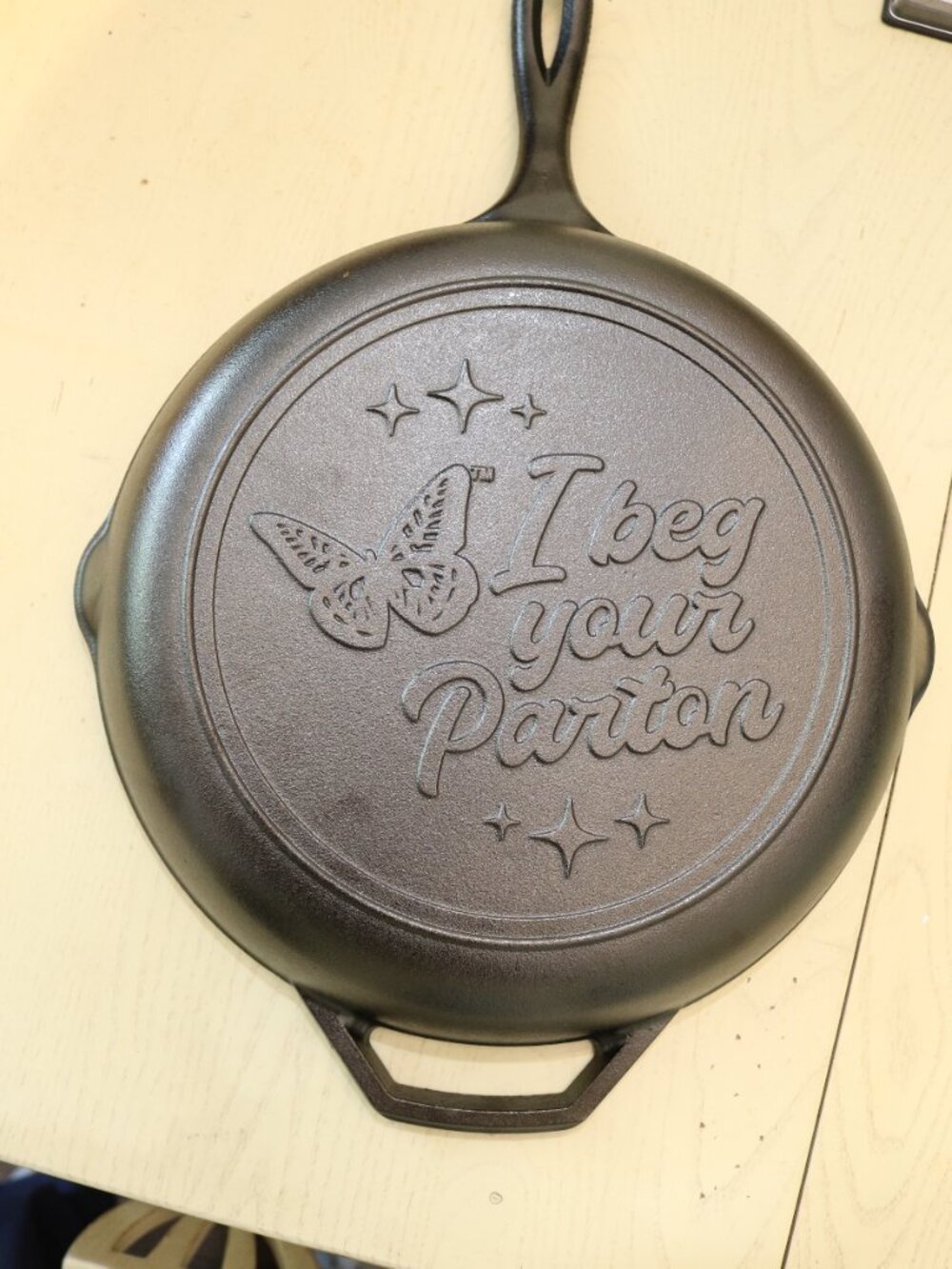 Lodge Dolly Parton Cast Iron Skillet 12" I Beg Your Parton NEW Discontinued Rare